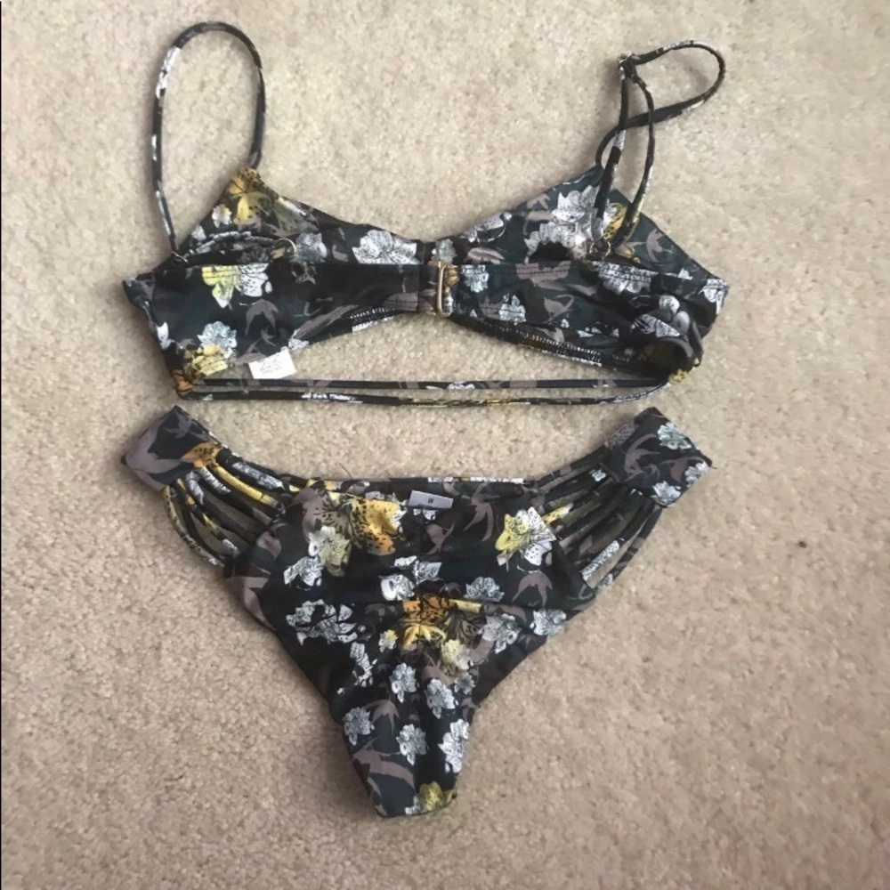 Beach Riot Bikini - Picture 2 of 3